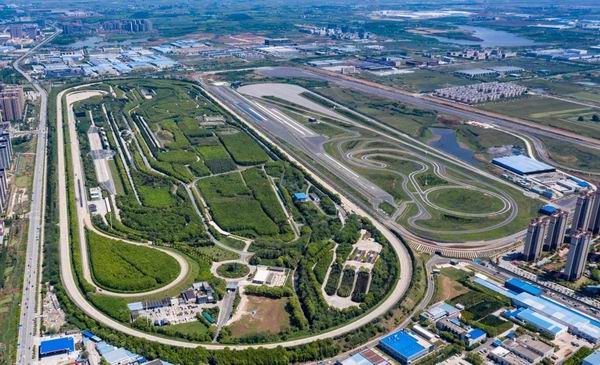 图为襄阳达安汽车检测中心智能网联汽车试验场。（王虎 摄）